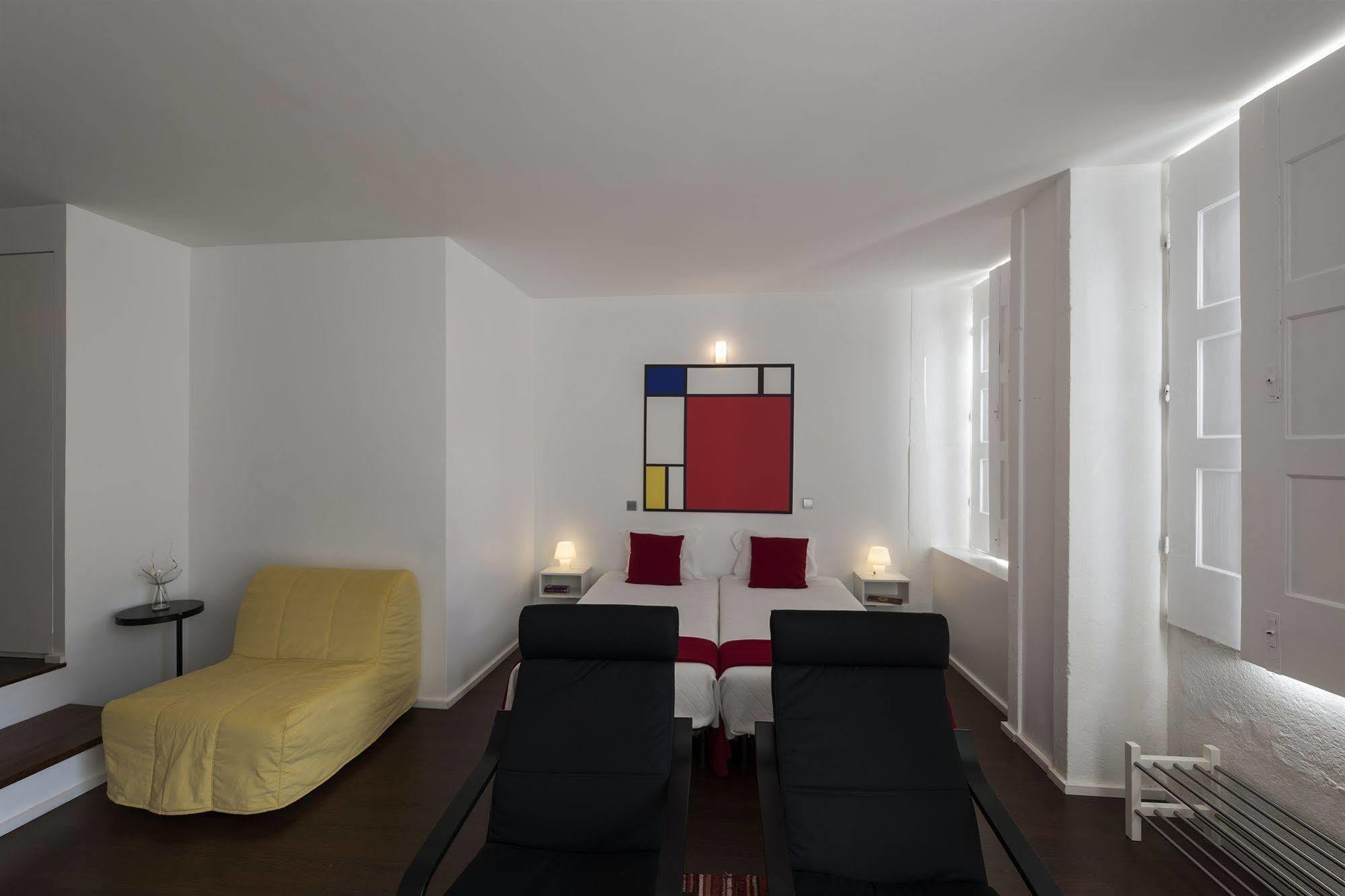 Fine Arts Studios By Olala Homes Porto Bagian luar foto